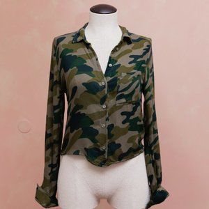 H&M Divided Camo Long Sleeve Crop Blouse Size 2
